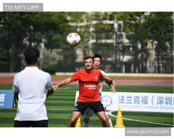 足球明星在阳光下训练是否会导致肤色变黑的科学分析与讨论